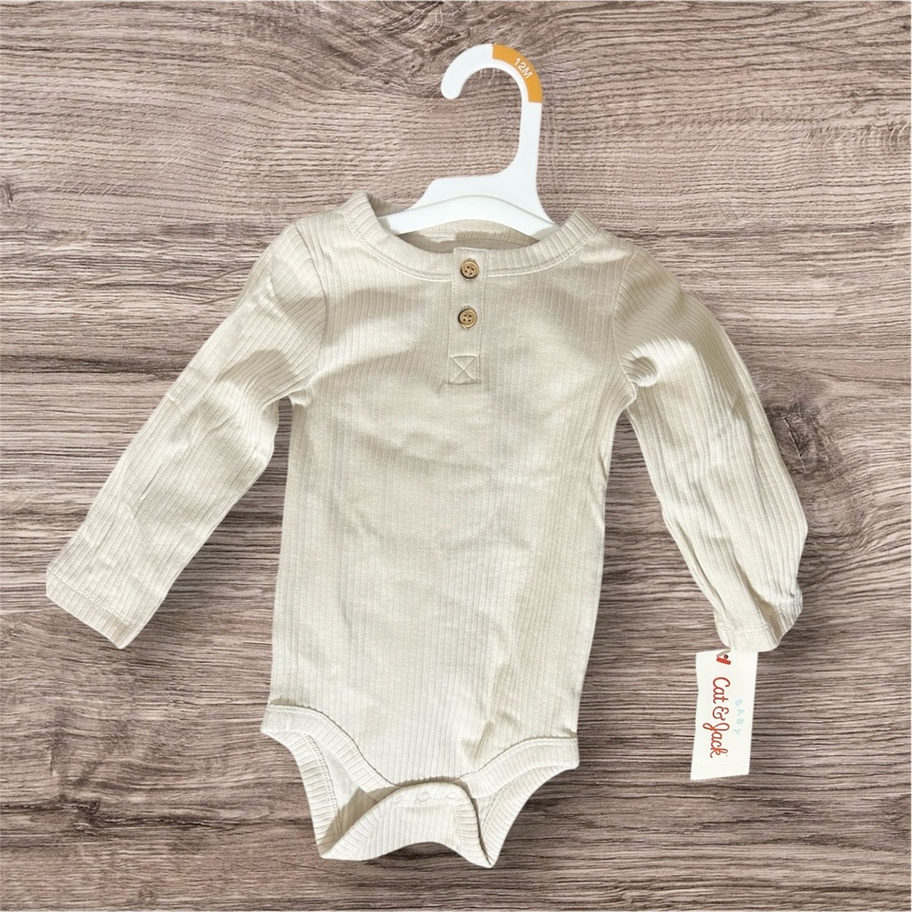NWT Cat & Jack Cream Ribbed Long Sleeve Snap Button Onesie‎ Size 12 Months